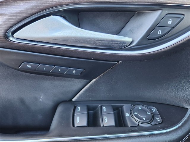 Used 2022 Buick Envision Avenir w/ Technology Package II image 18