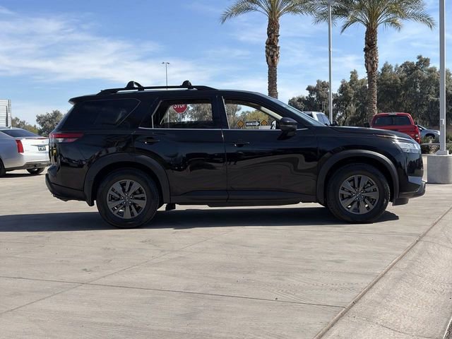 Used 2022 Nissan Pathfinder SV w/ SV Premium Package image 5