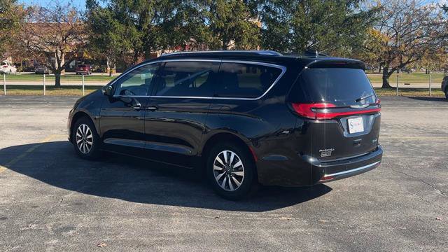 Used 2021 Chrysler Pacifica Touring-L image 6