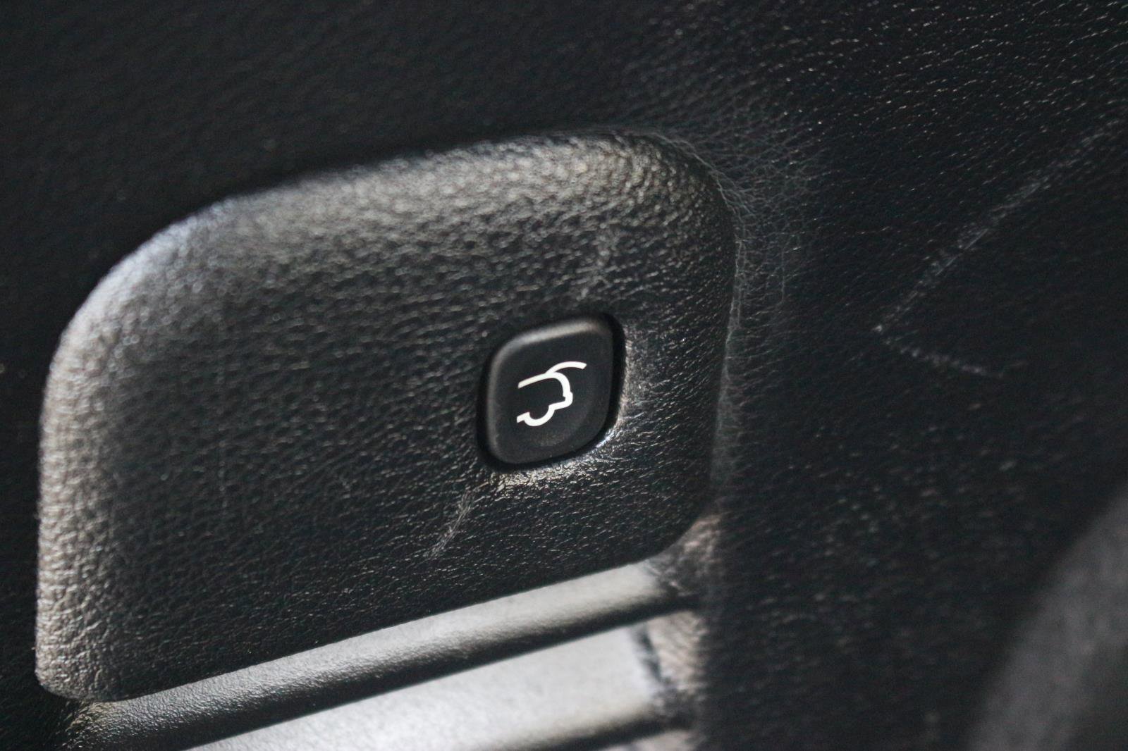Used 2018 Jeep Grand Cherokee Overland RWD image 12