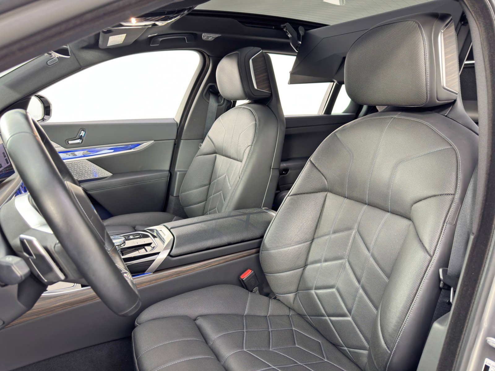 Used 2023 BMW i7 xDrive60 image 50