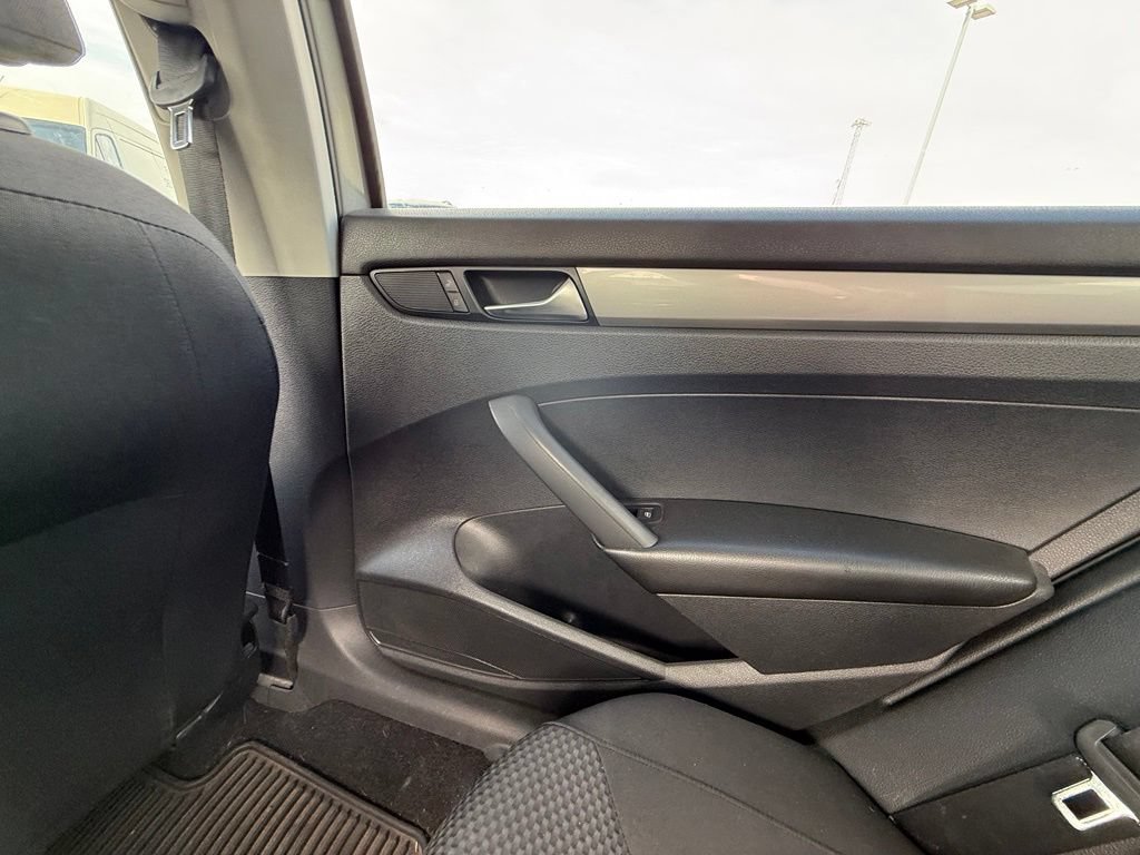Used 2013 Volkswagen Passat 2.5 S FWD image 20