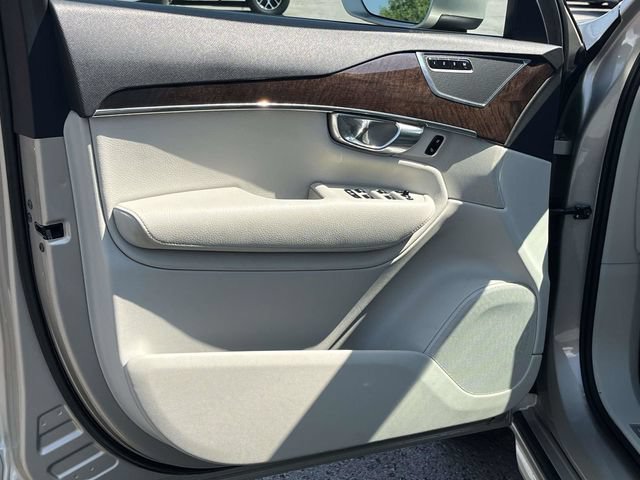 Used 2016 Volvo XC90 T6 Momentum w/ Momentum Plus Package AWD/4WD image 15