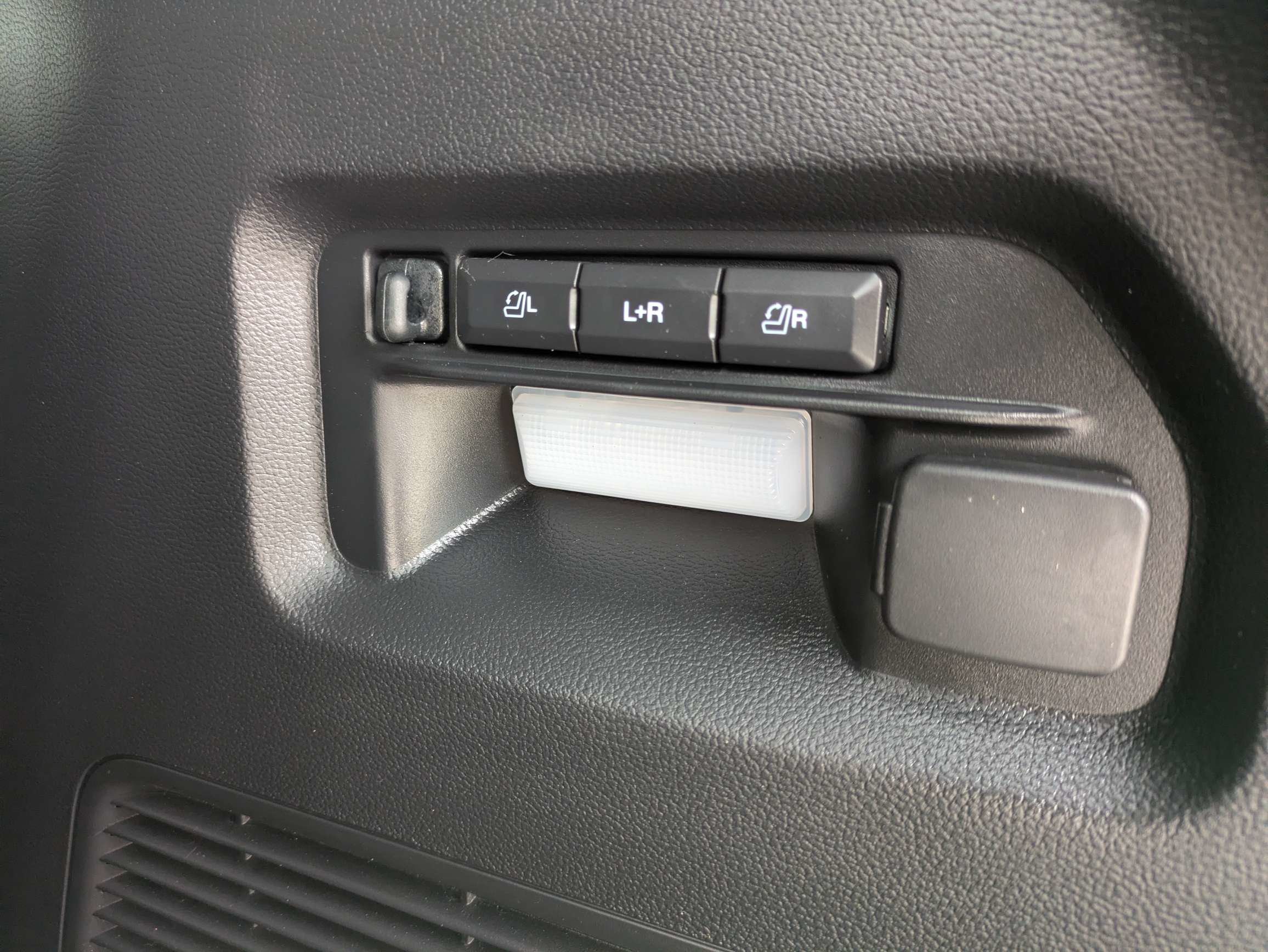Used 2023 Ford Explorer Limited w/ Limited Technology Package RWD image 14