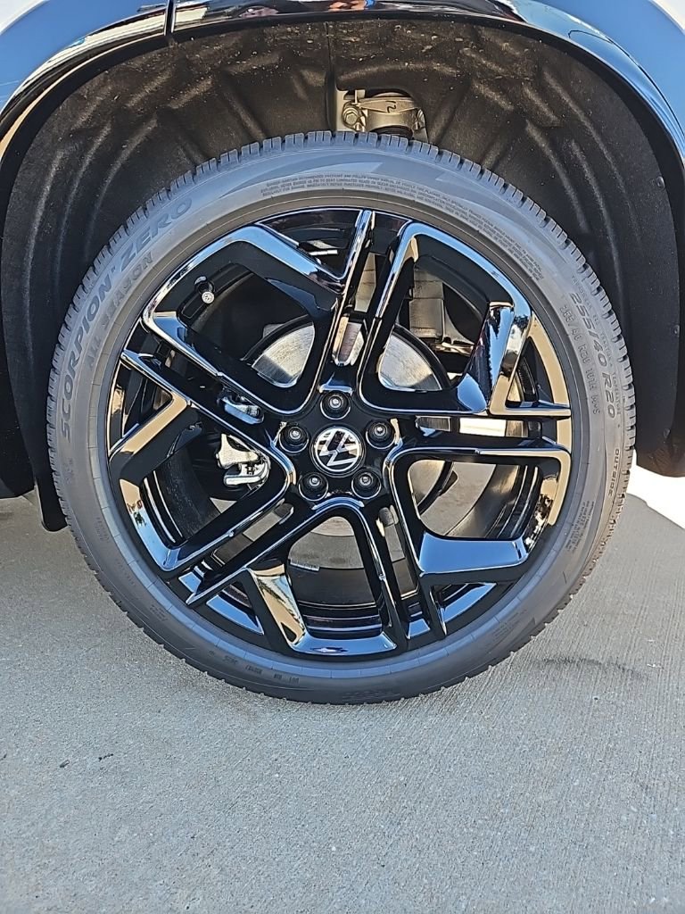 New 2026 Volkswagen Tiguan SE R-Line image 9