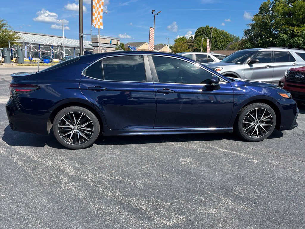 Used 2022 Toyota Camry SE FWD image 11