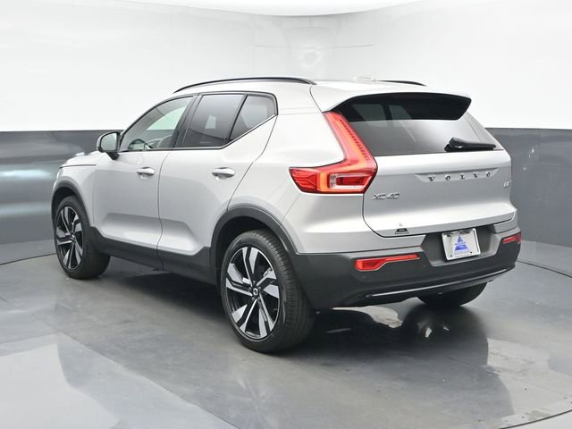 Used 2024 Volvo XC40 B5 Plus w/ Protection Package Premier image 6