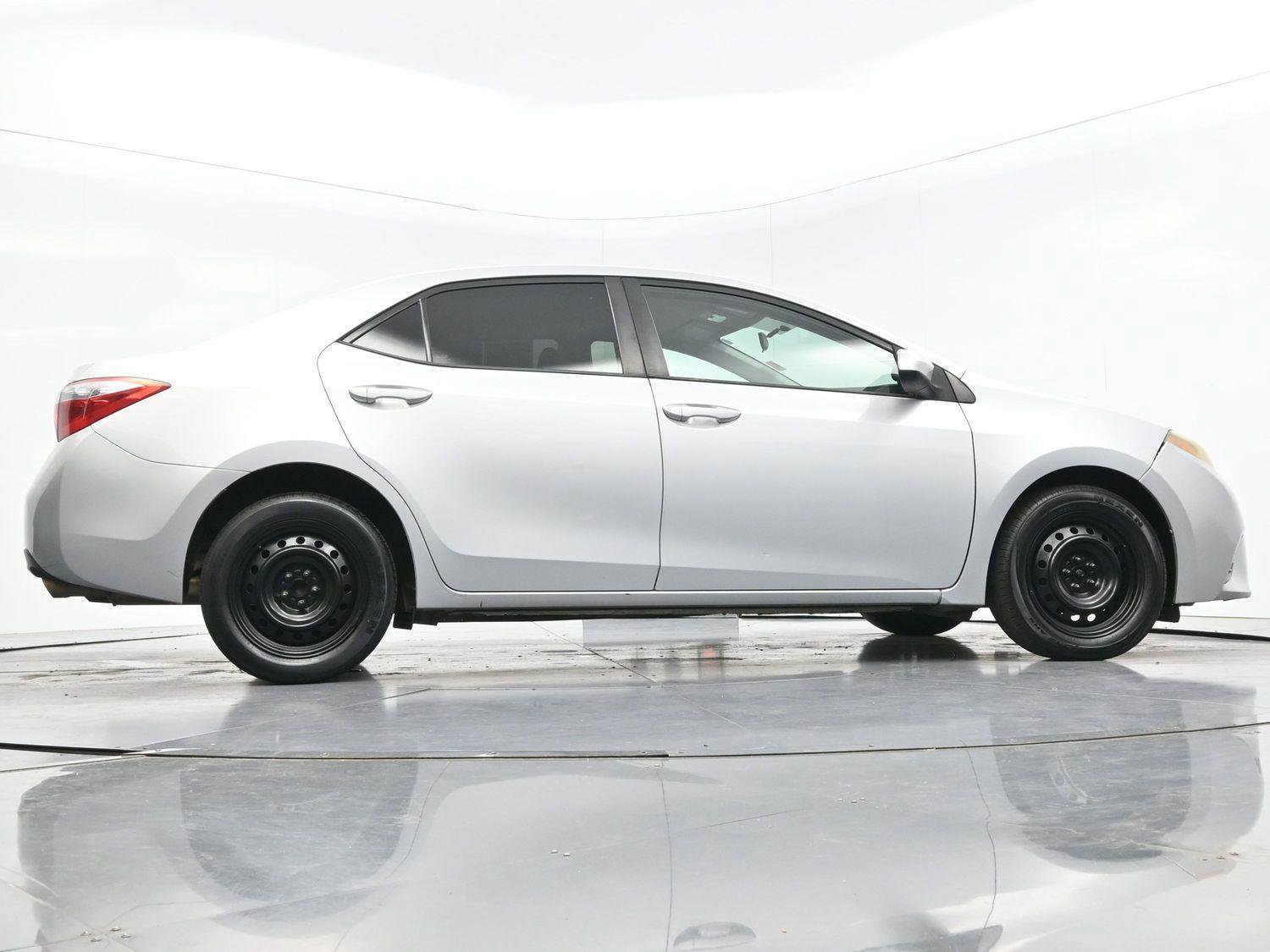 Used 2016 Toyota Corolla LE image 43