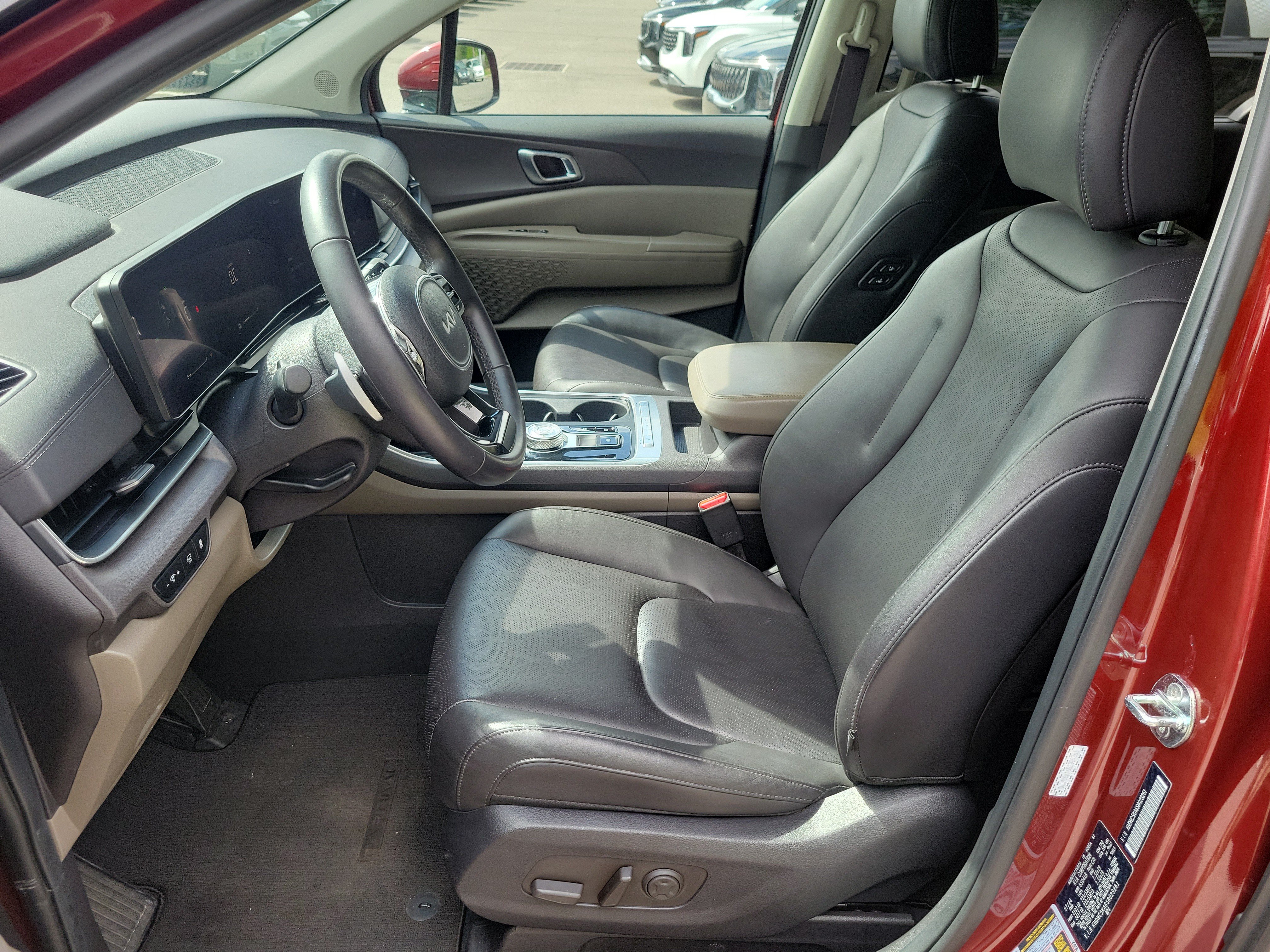 Certified 2025 Kia Carnival EX FWD image 20
