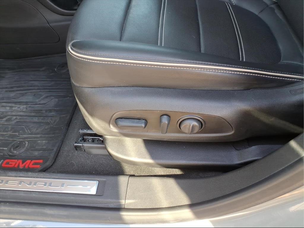 Used 2023 GMC Acadia Denali w/ Denali Ultimate Package image 12