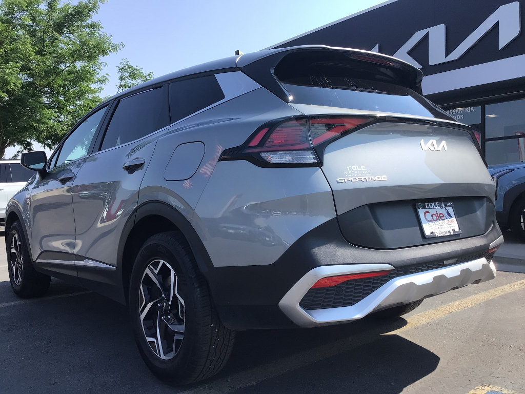 Used 2023 Kia Sportage LX AWD/4WD image 3