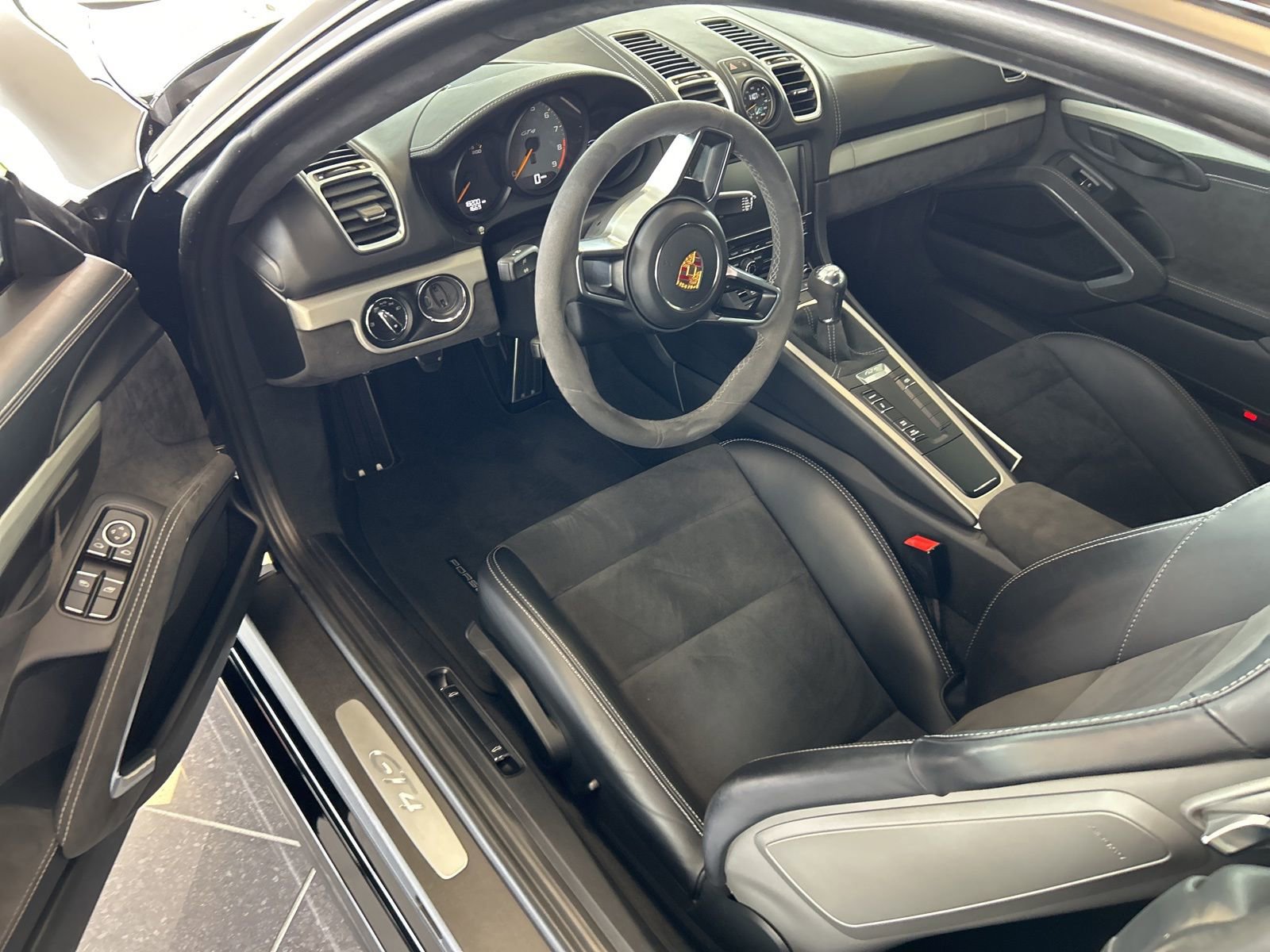 Used 2016 Porsche Cayman GT4 image 16