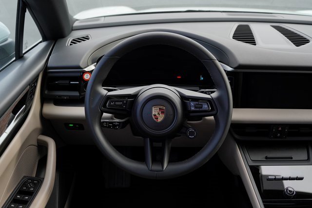Used 2025 Porsche Macan 4 Electric image 4