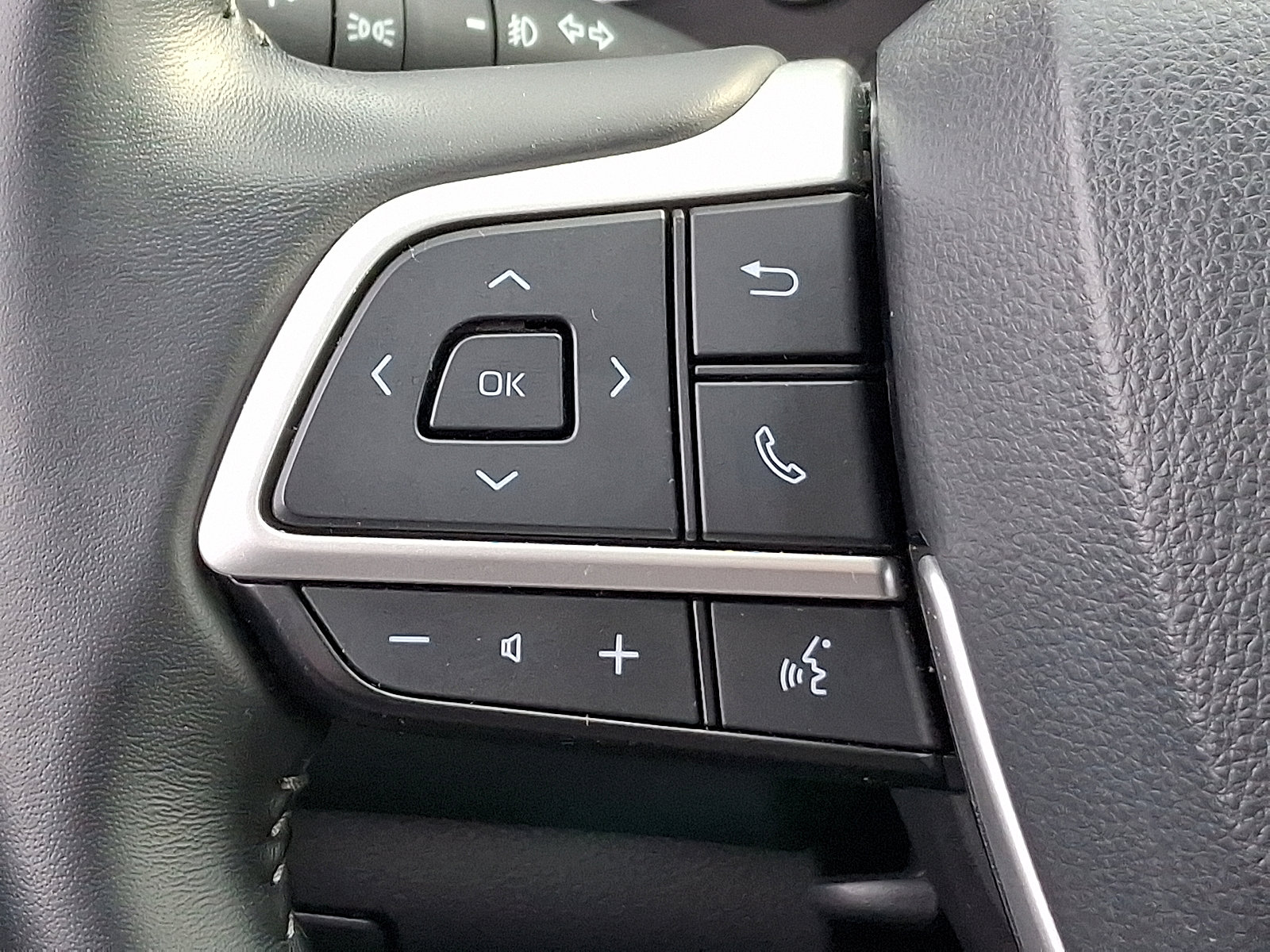 Certified 2025 Toyota Highlander XLE image 22