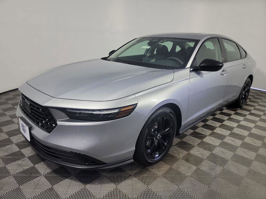 Used 2025 Honda Accord SE image 11