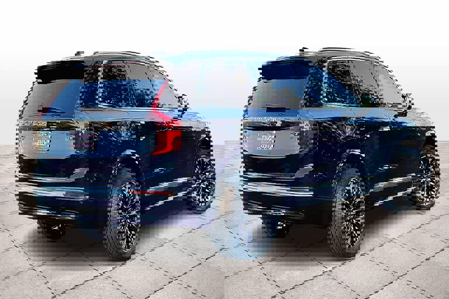 New 2026 Volvo XC90 B5 Plus w/ Protection Package image 4