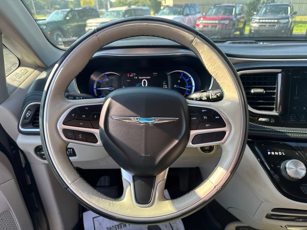 Used 2018 Chrysler Pacifica Limited FWD image 17
