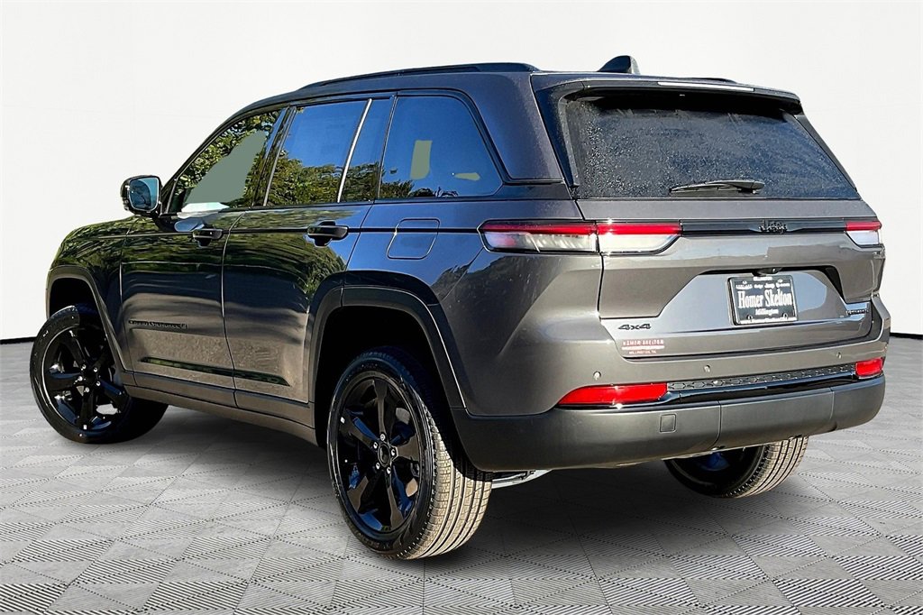 New 2025 Jeep Grand Cherokee Limited w/ Black Appearance Package image 3