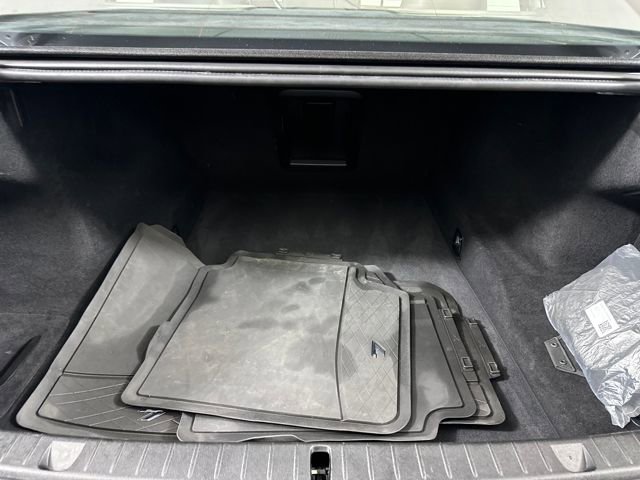 Used 2017 BMW 750i xDrive image 26