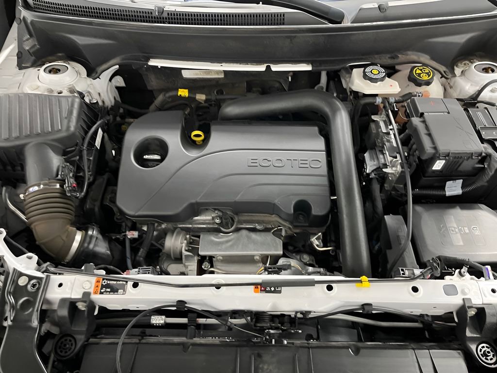 Used 2023 GMC Terrain SLE w/ Driver Convenience Package image 9