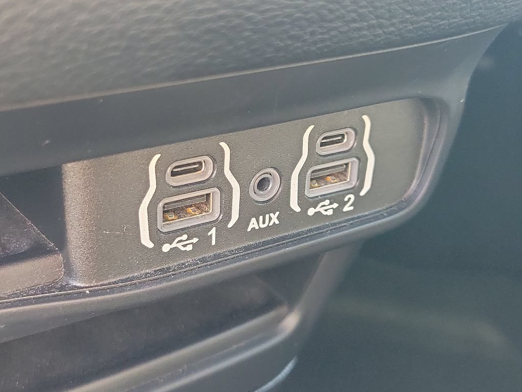 Used 2024 Chrysler Pacifica Touring FWD image 27