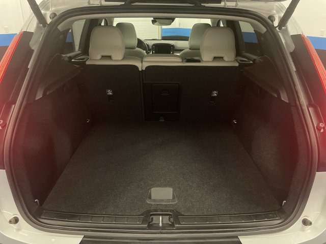 Used 2022 Volvo XC40 T5 Momentum AWD/4WD image 24