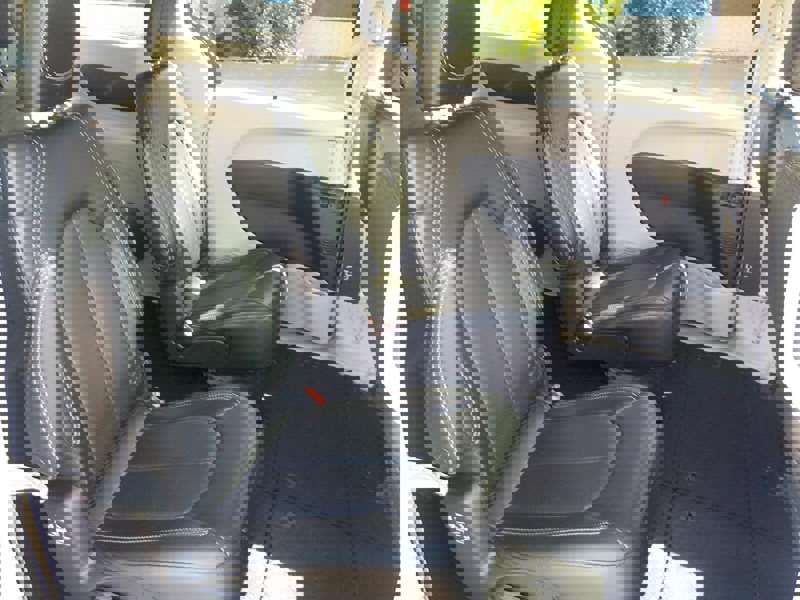 Used 2023 Chrysler Pacifica Touring-L image 14