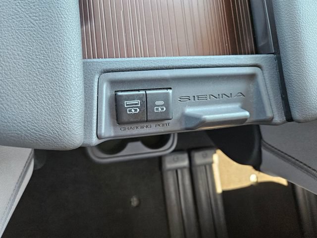 Used 2024 Toyota Sienna LE FWD image 35