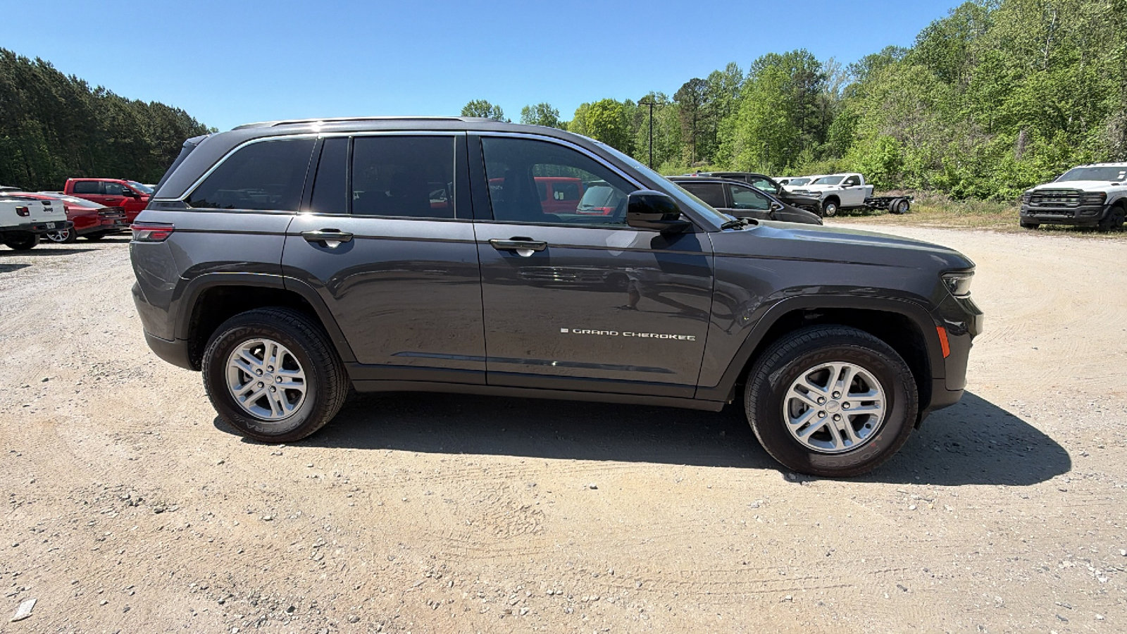 Certified 2025 Jeep Grand Cherokee Laredo image 7