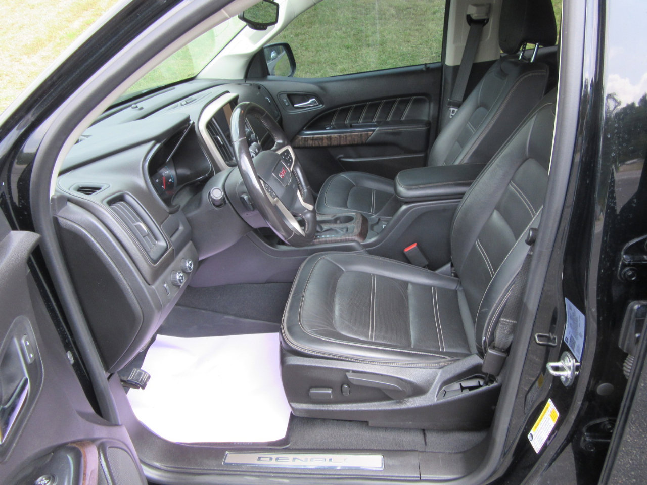 Used 2021 GMC Canyon Denali image 9