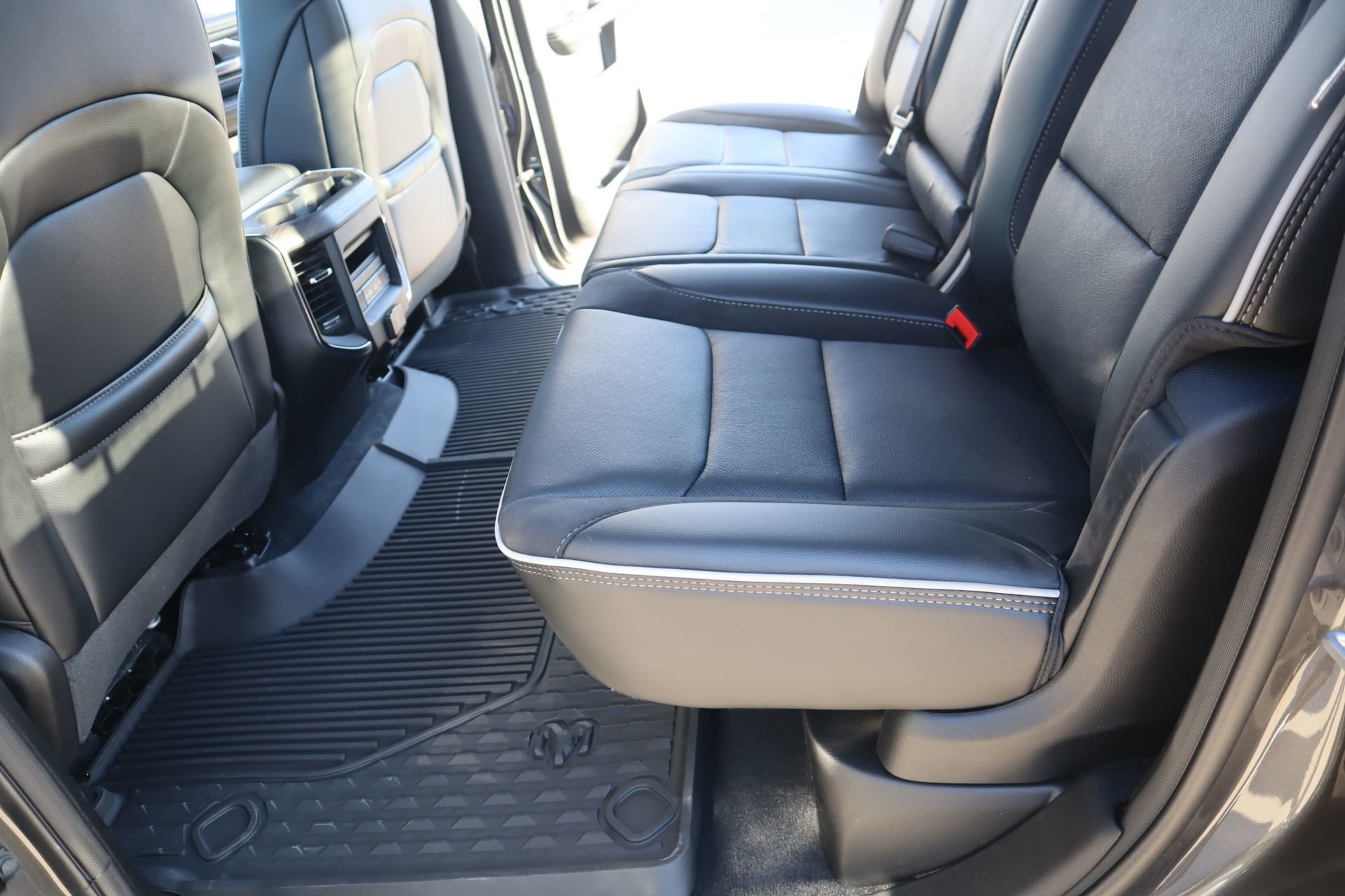 New 2026 RAM 1500 Laramie AWD/4WD image 13
