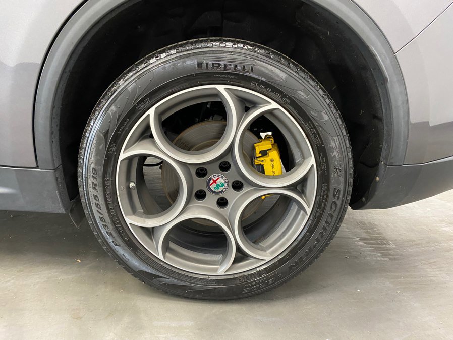 Used 2019 Alfa Romeo Stelvio Ti AWD/4WD image 16