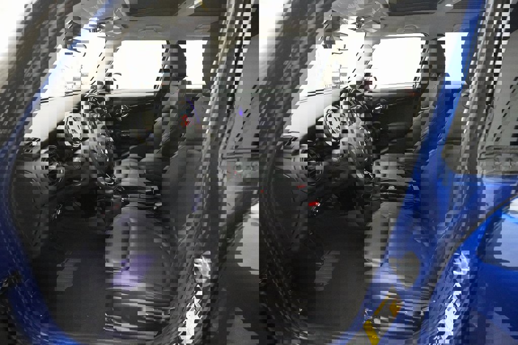 Used 2020 MINI Cooper 4-Door Hardtop image 7