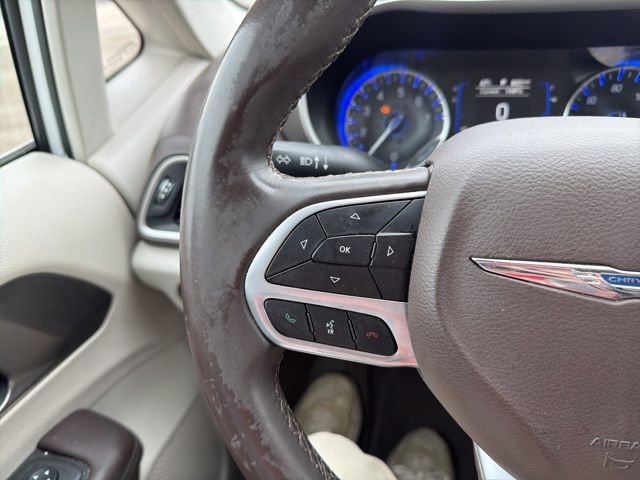 Used 2018 Chrysler Pacifica Touring-L image 41