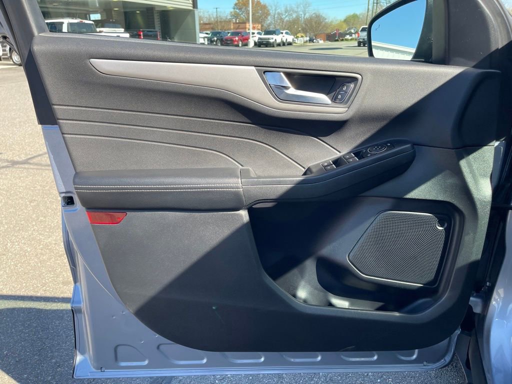 Used 2022 Ford Escape SEL image 18