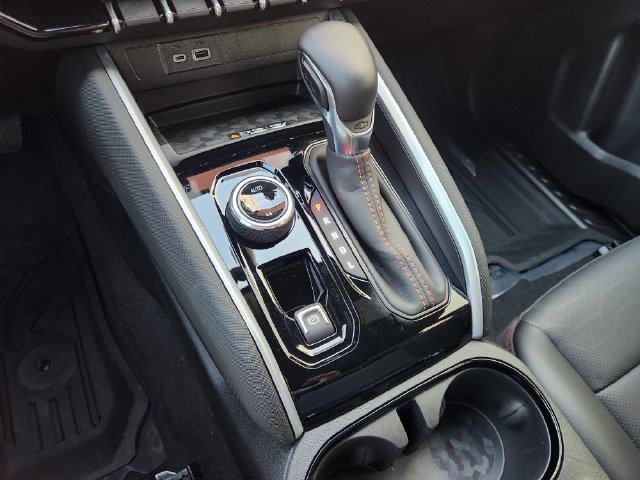 Used 2026 Chevrolet Colorado Z71 w/ Technology Package AWD/4WD image 23