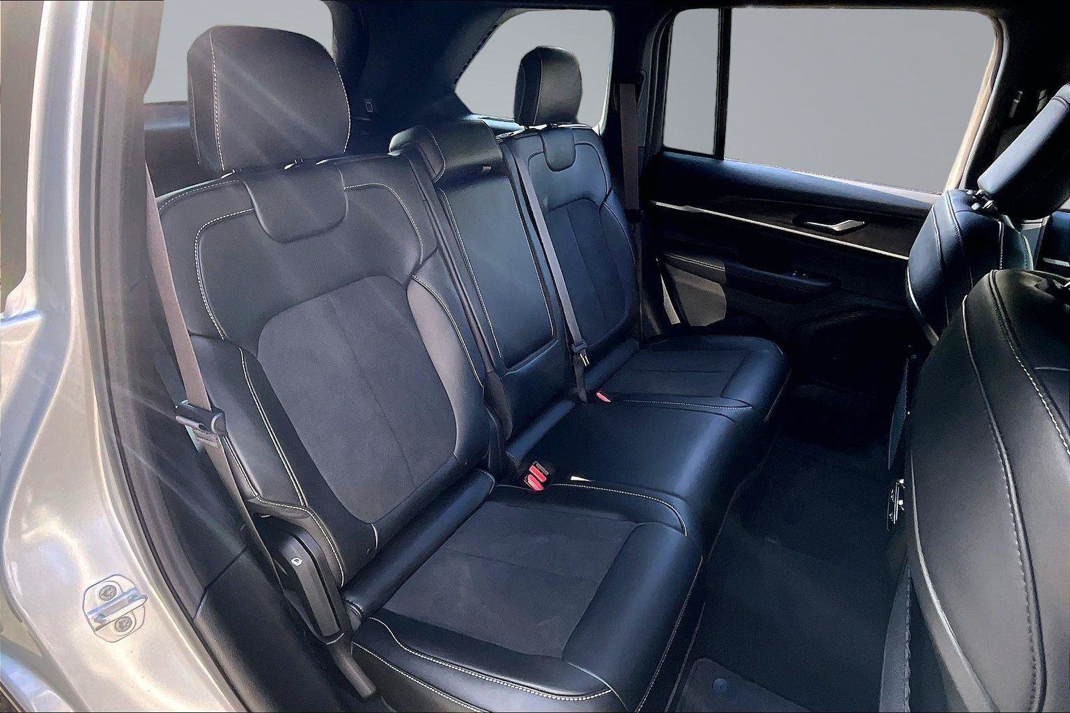 New 2026 Jeep Grand Cherokee Altitude AWD/4WD image 10