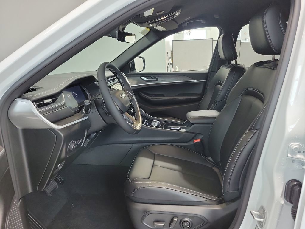 New 2025 Jeep Grand Cherokee L Limited image 17