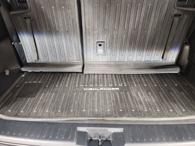 Used 2022 Toyota Highlander L FWD image 24