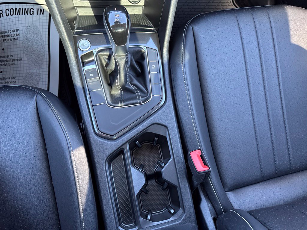 Used 2024 Volkswagen Tiguan SE w/ Panoramic Sunroof Package FWD image 19