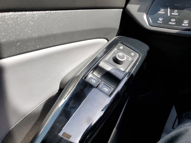 Used 2023 Volkswagen ID.4 Pro S Plus image 25