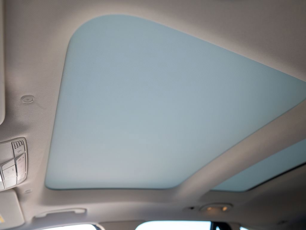 Used 2021 Mercedes-Benz GLC 300 4MATIC w/ Premium Package image 23