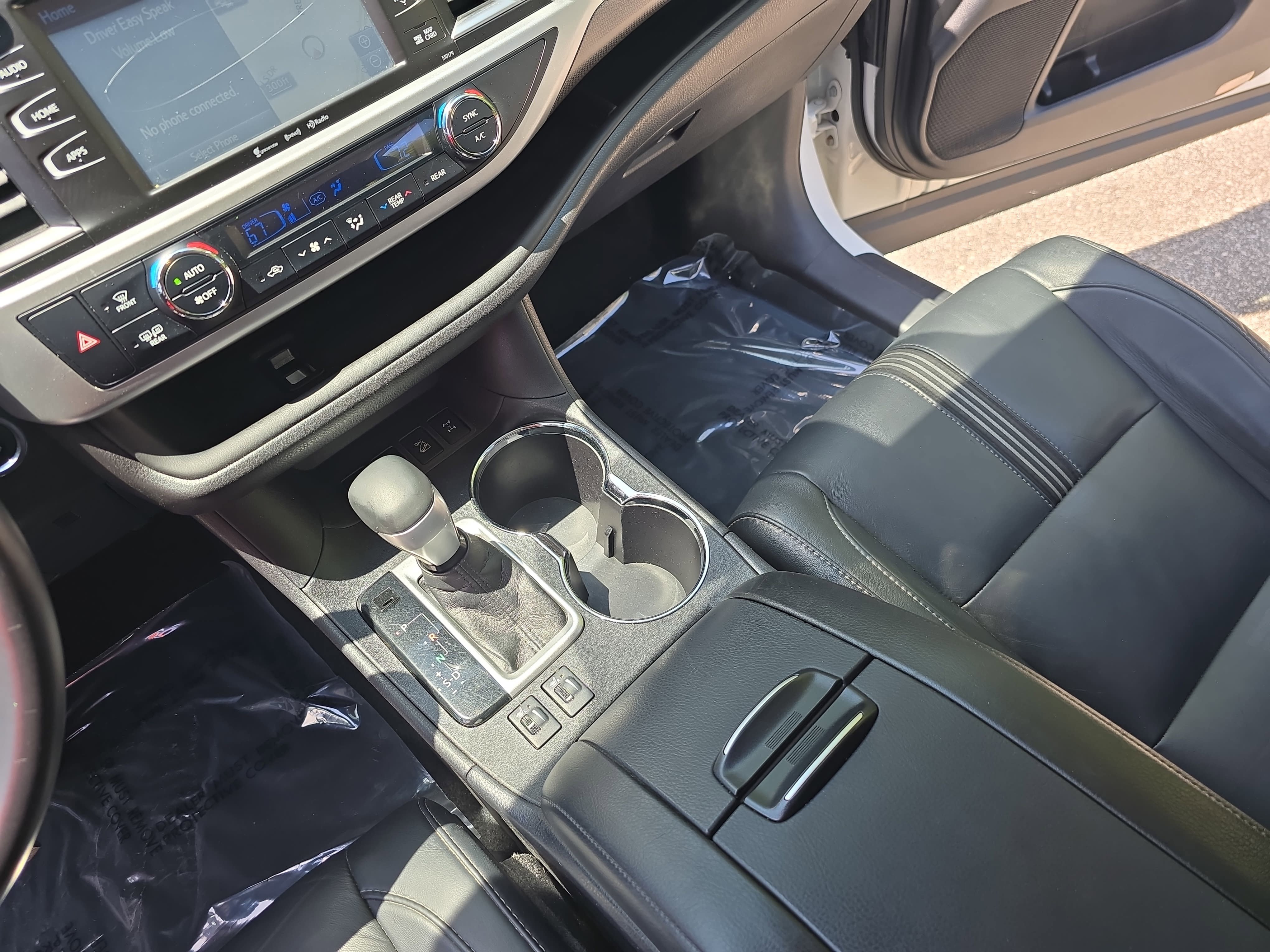 Used 2017 Toyota Highlander SE AWD/4WD image 25