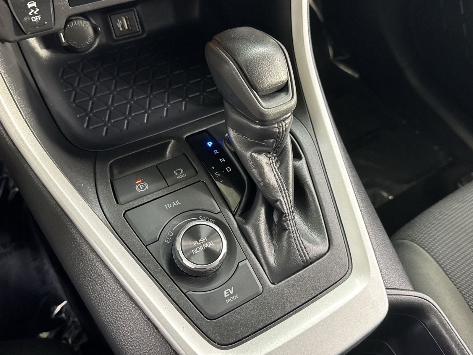 Used 2025 Toyota RAV4 LE AWD/4WD image 34