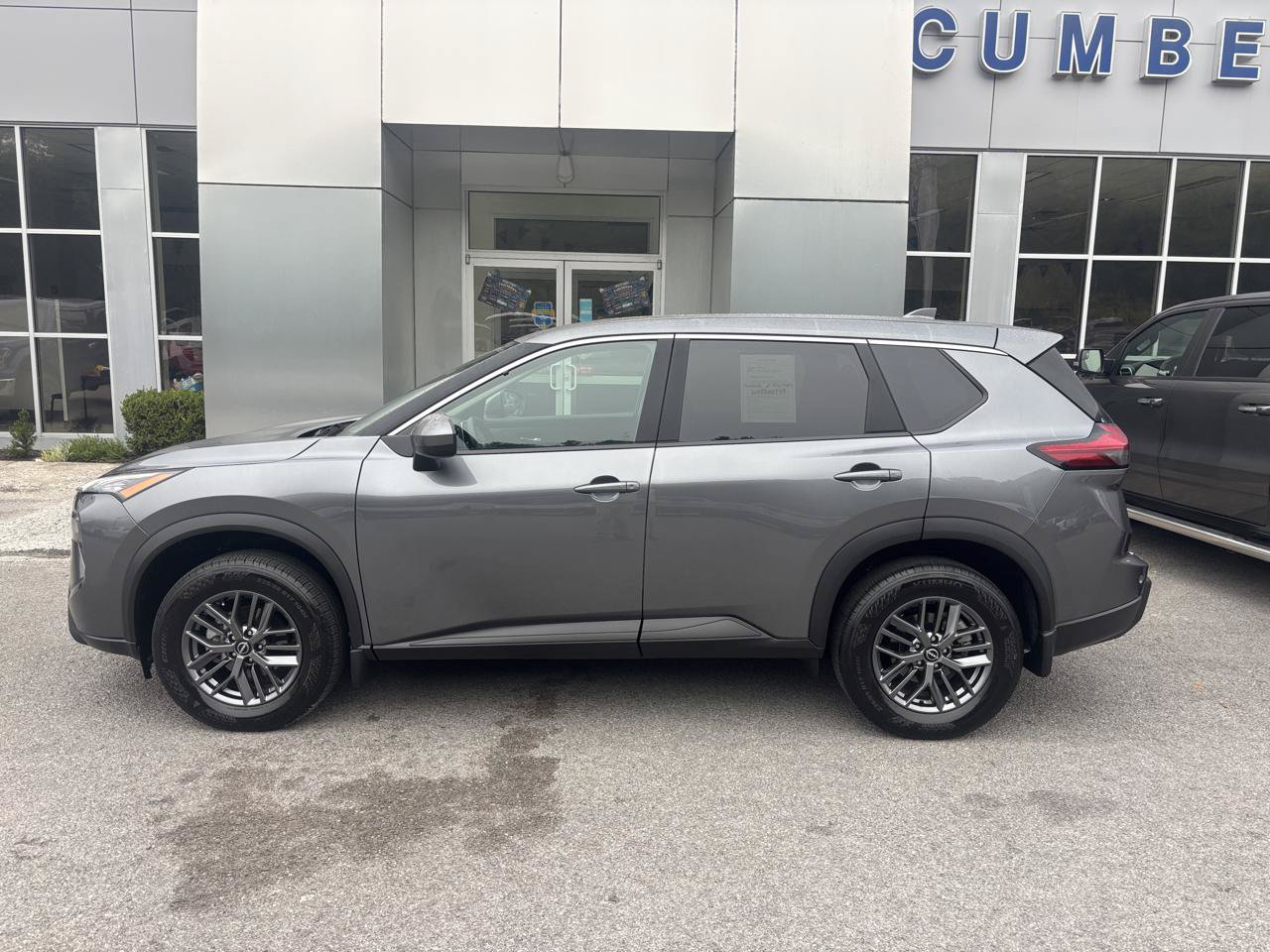 Used 2026 Nissan Rogue SV AWD/4WD image 2