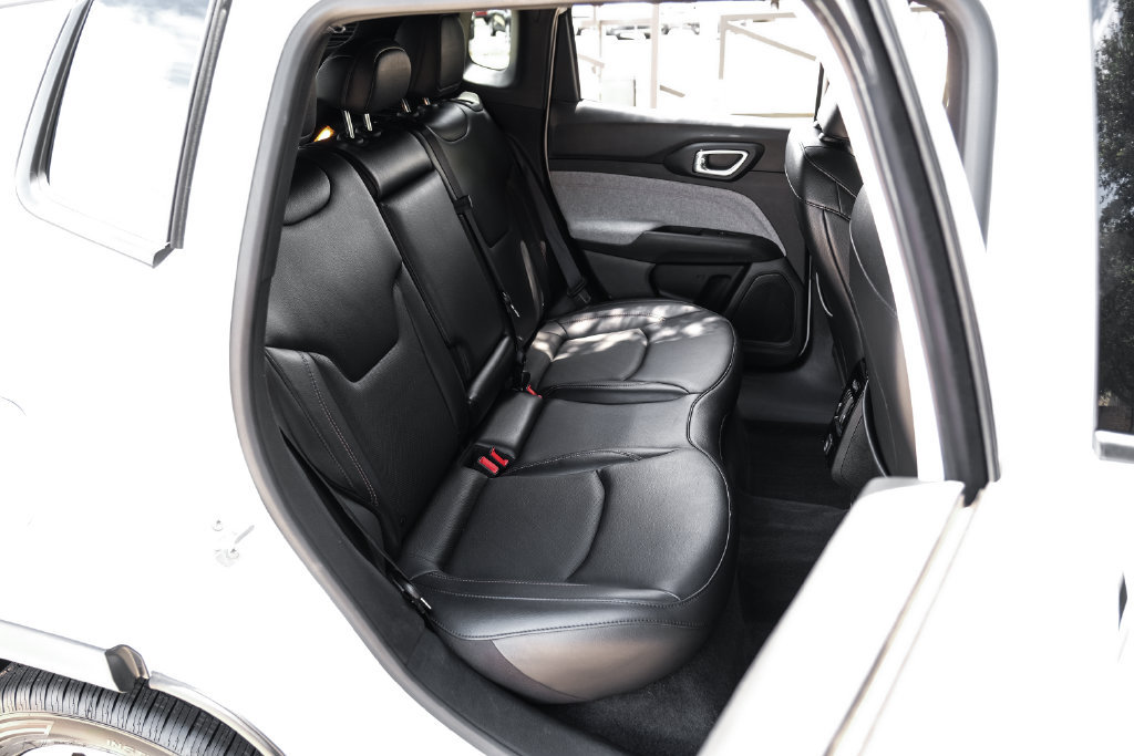 Used 2023 Jeep Compass Latitude AWD/4WD image 46