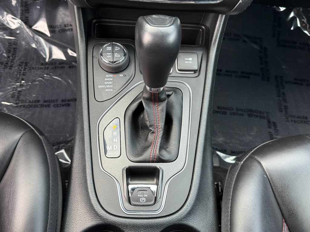 Used 2022 Jeep Cherokee Trailhawk AWD/4WD image 20