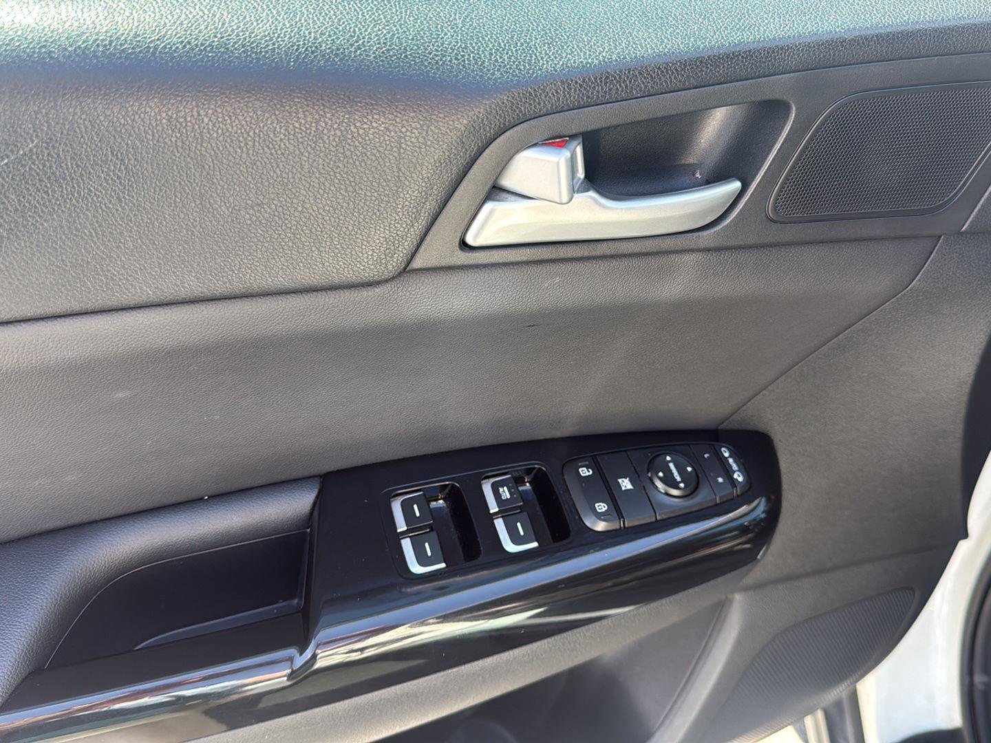 Used 2022 Kia Sportage EX image 13