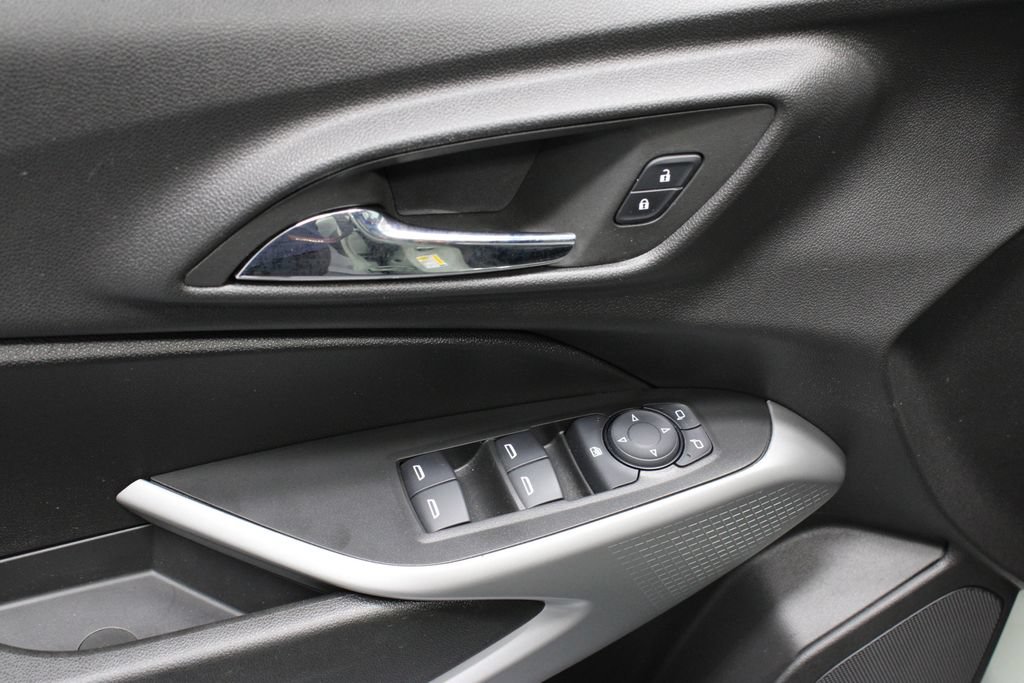 Used 2024 Chevrolet Trax RS w/ Driver Confidence Package FWD image 23