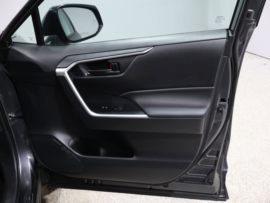 Used 2021 Toyota RAV4 LE w/ Carpet Mat Package (TMS) image 23